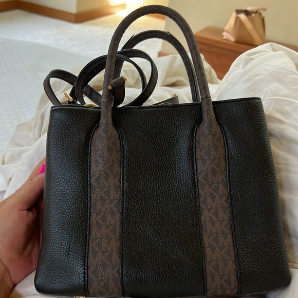 Michael Kors 💛 Austin Leather Purse Satchel 🤎 w/Crossbody Strap Gold Feet💛 - Picture 2 of 12